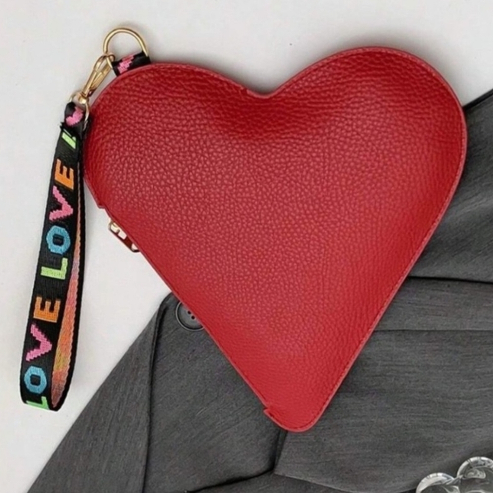 Heart Shaped Wristlet Red  Clutch Bag Love 🆕️ - Picture 4 of 12
